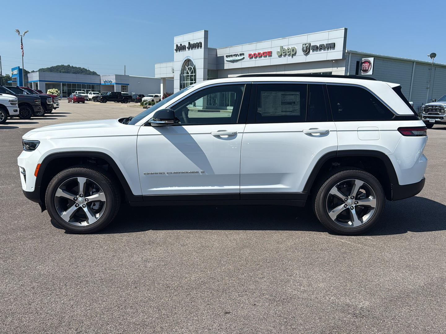 2025 Jeep Grand Cherokee Limited photo 3