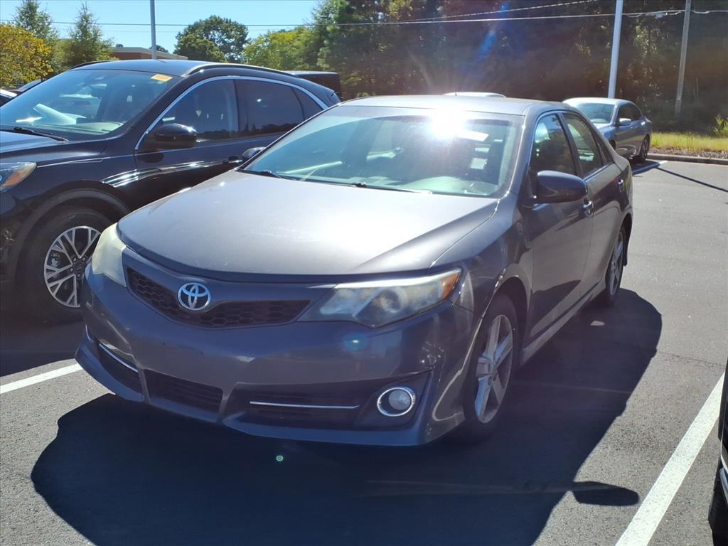 2014 Toyota Camry SE photo 3