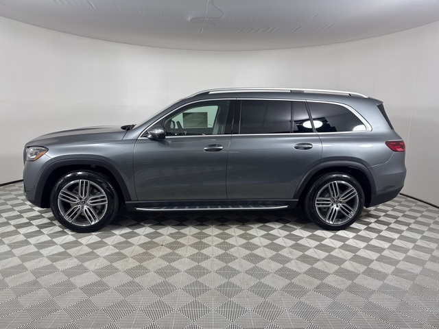 2026 Mercedes Benz GLS 450 4MATIC photo 3