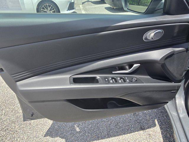 2025 Hyundai Elantra Limited photo 14