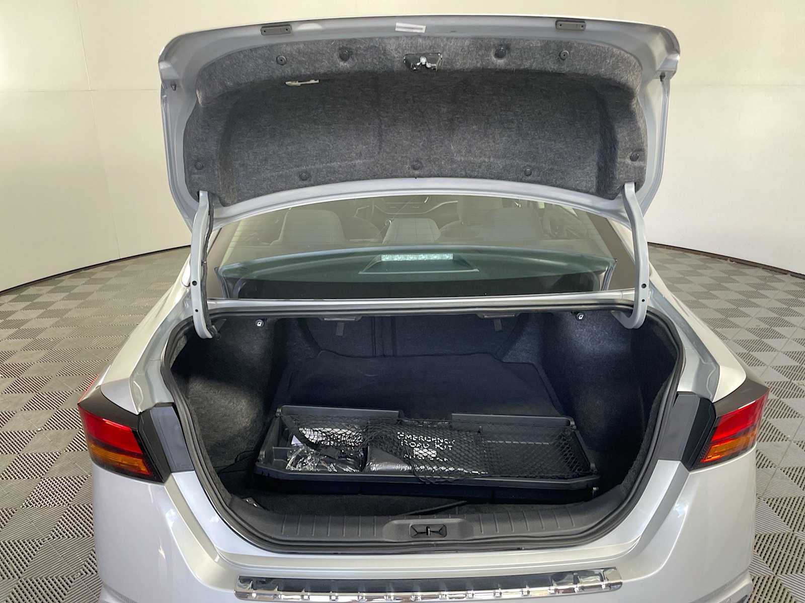 2023 Nissan Altima 2.5 SV photo 25