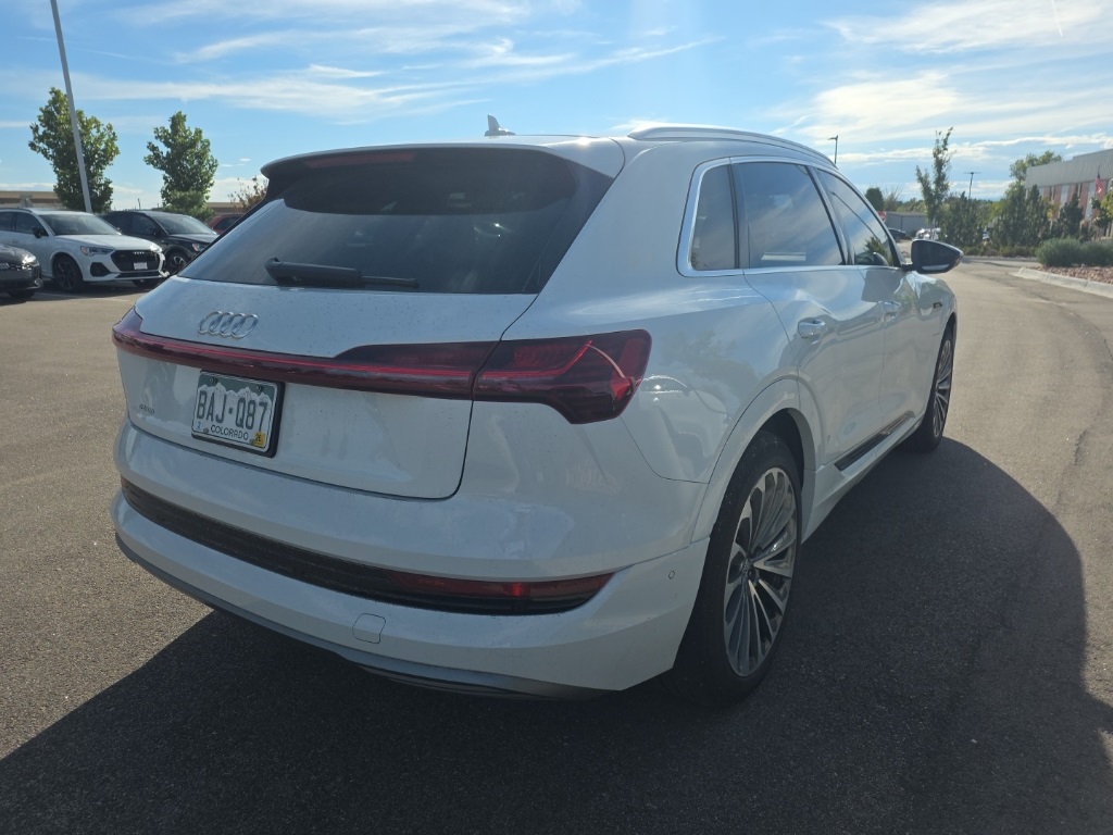 2019 Audi e-tron Prestige photo 2