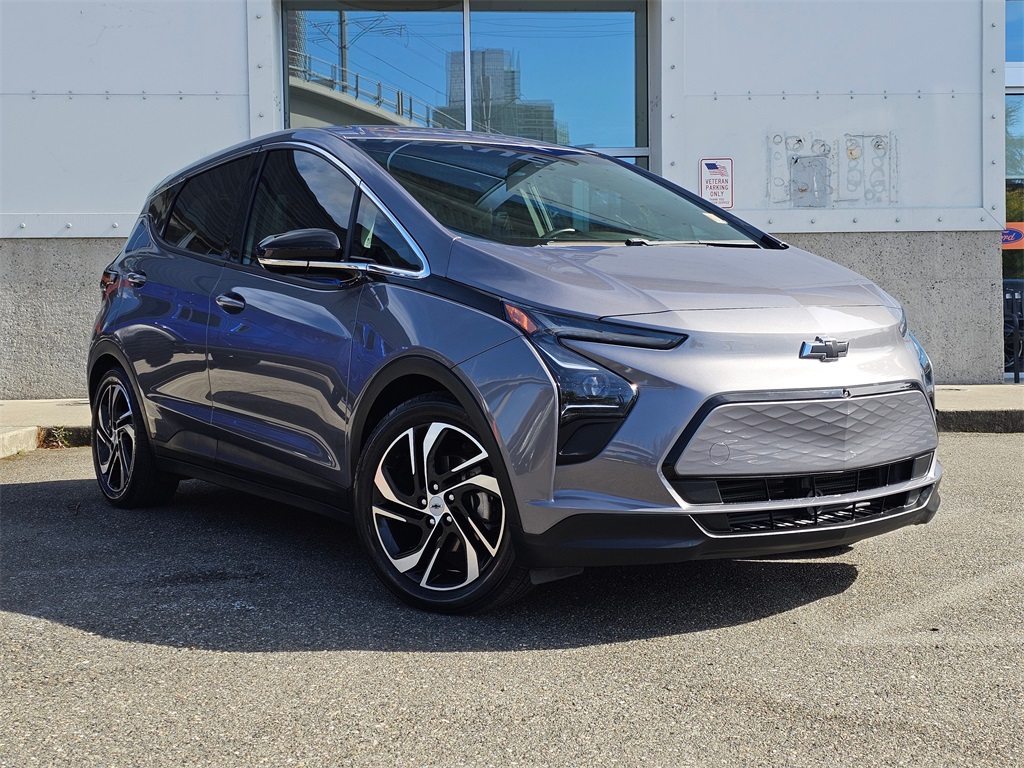 Used 2022 Chevrolet Bolt EV 2LT with VIN 1G1FX6S06N4101705 for sale in North Bend, WA