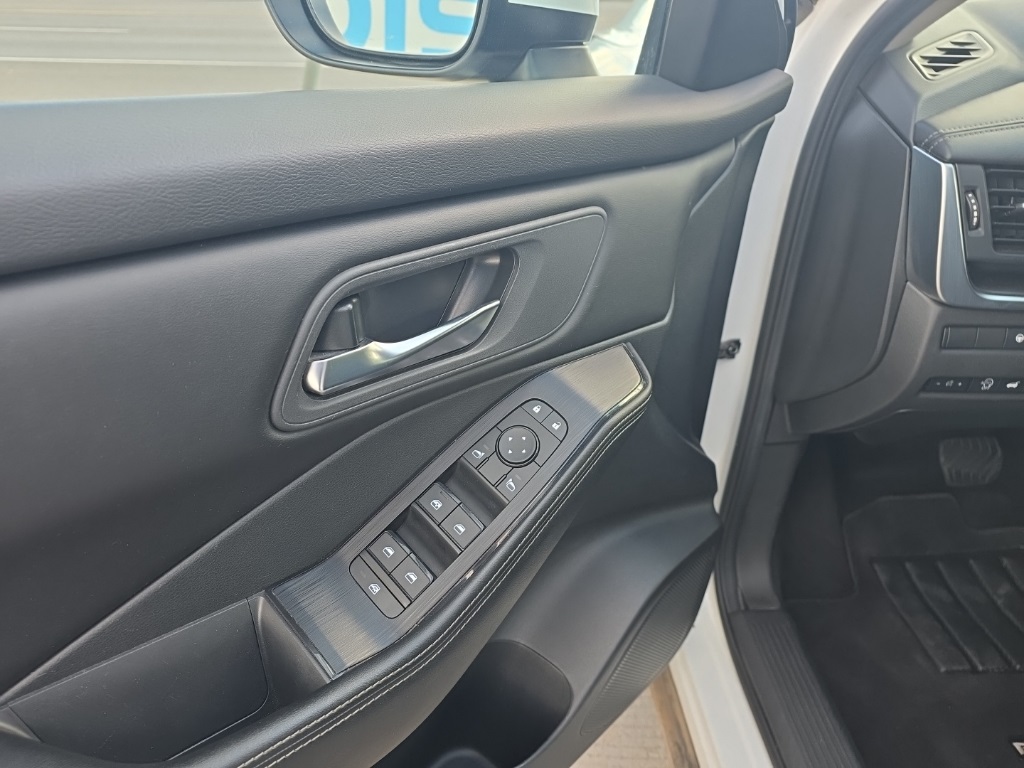 2024 Nissan Rogue SV photo 10