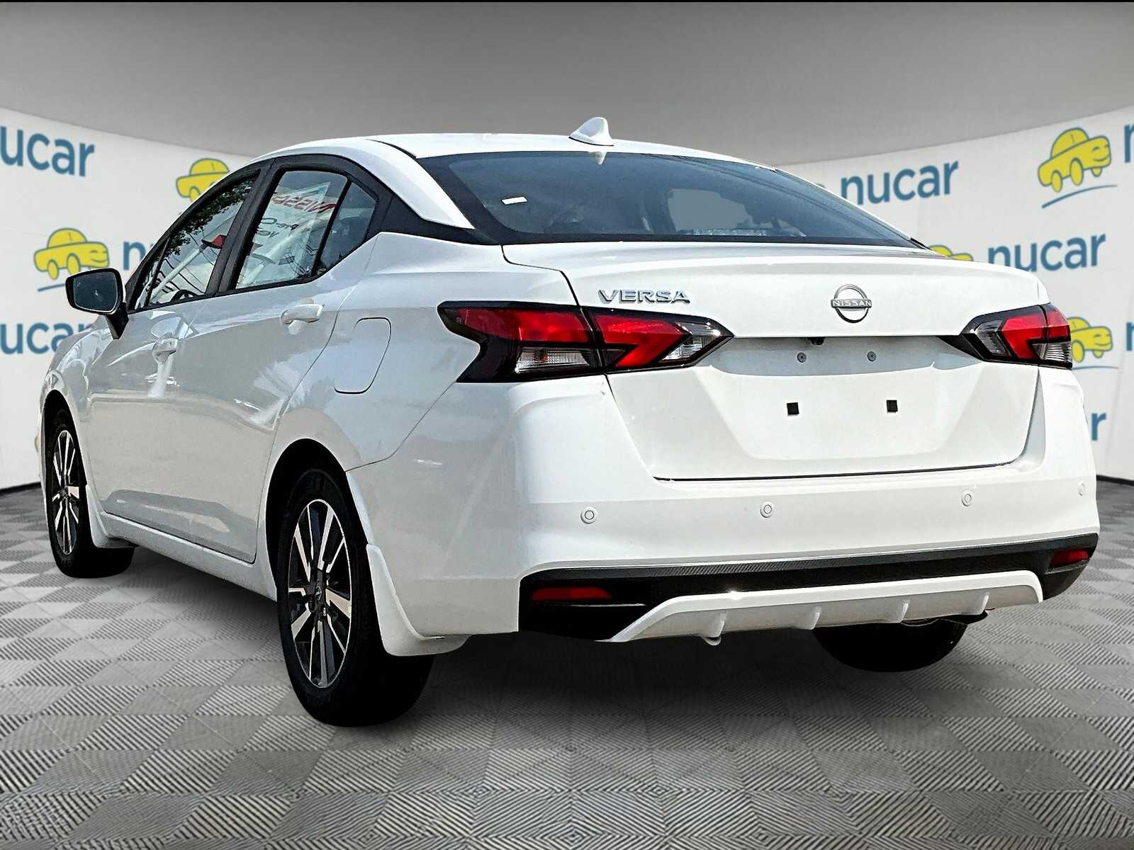 2025 Nissan Versa SV photo 4