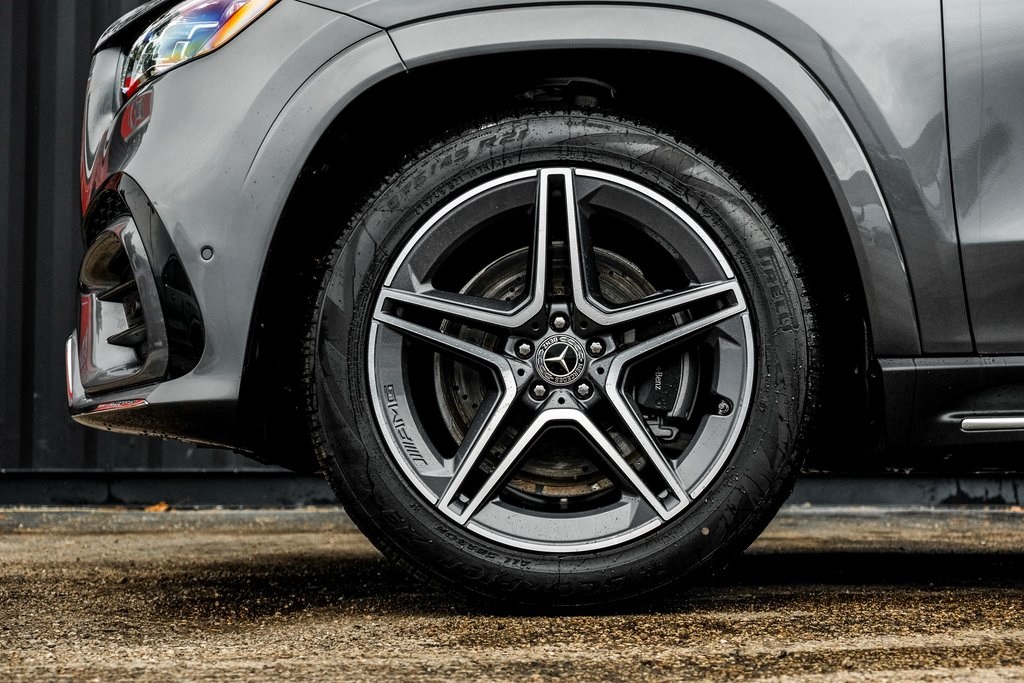 2025 Mercedes Benz GLS 450 4MATIC photo 4