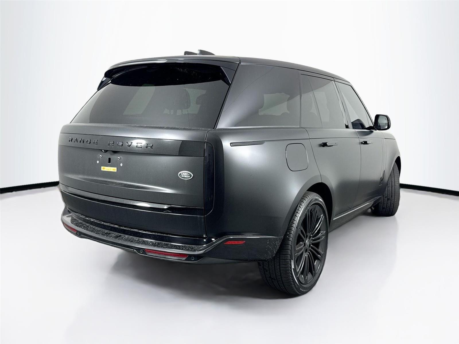2023 Land Rover Range Rover SE photo 6