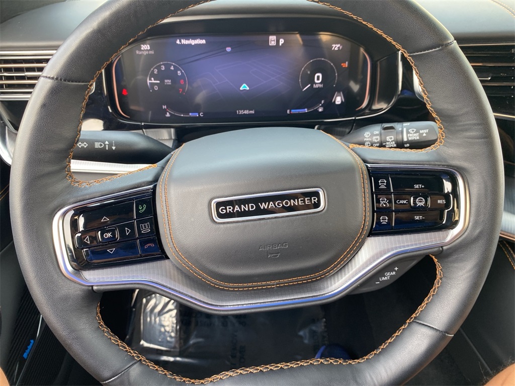 2023 Jeep Grand Wagoneer III photo 11
