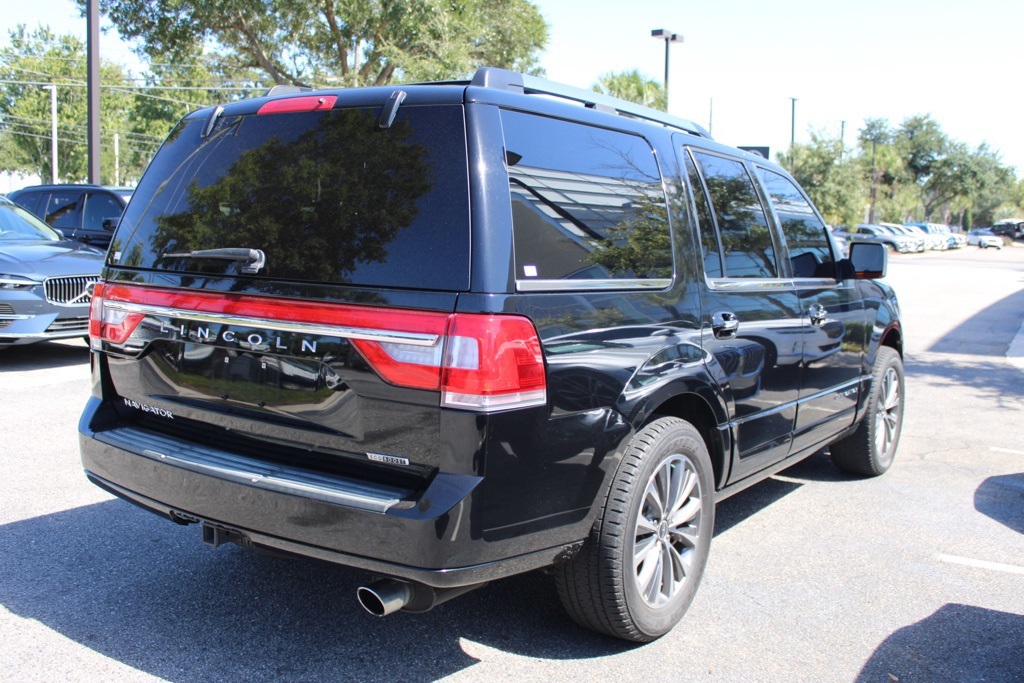 2016 Lincoln Navigator Select photo 6