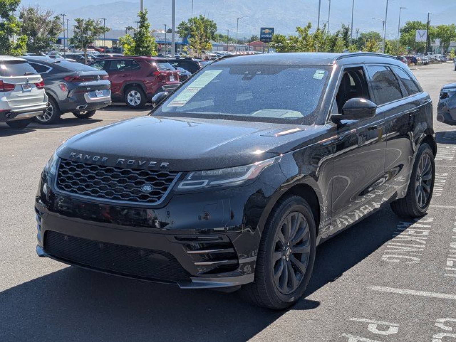 Used 2019 BLACK Land Rover R-Dynamic SE image 1