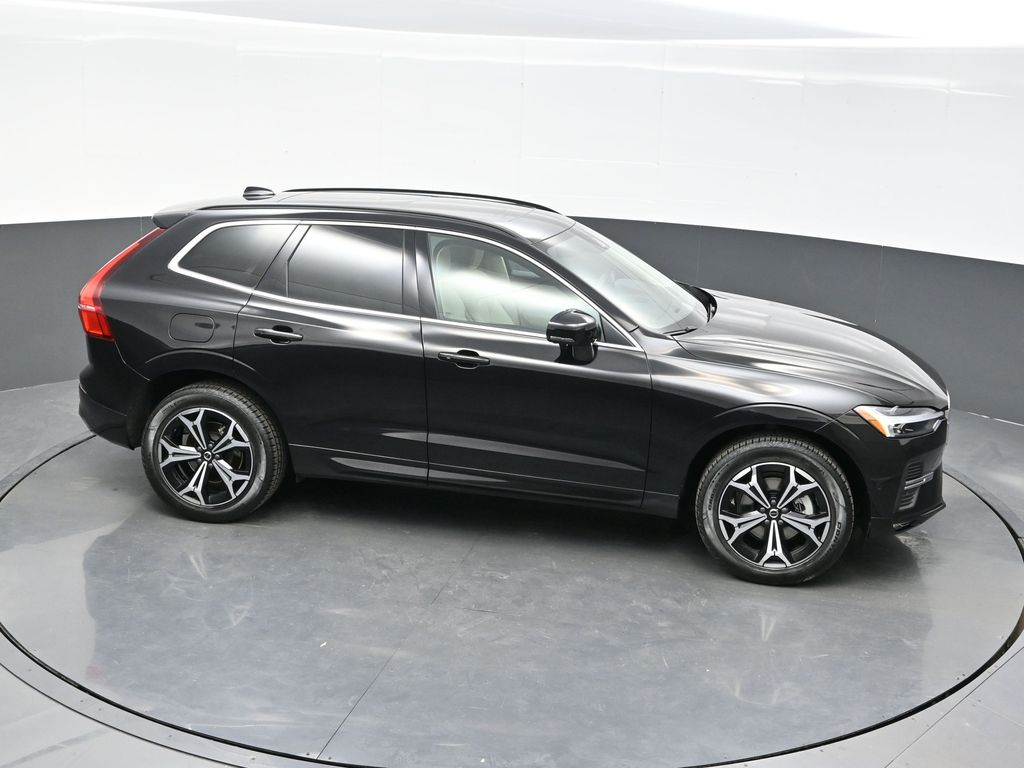 2022 Volvo XC60 B5 Momentum photo 33