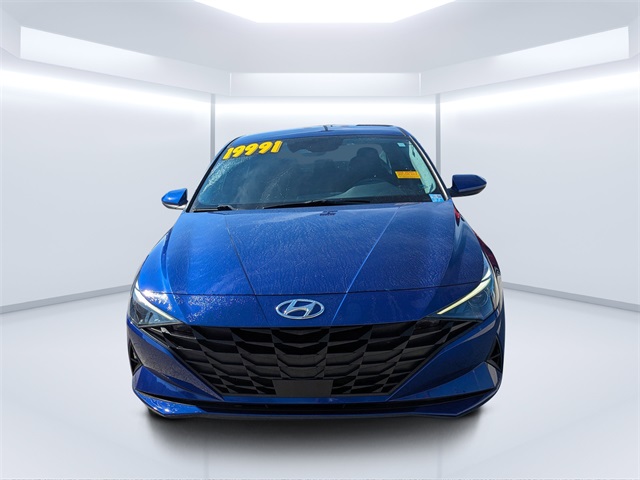 2023 Hyundai Elantra SEL photo 8