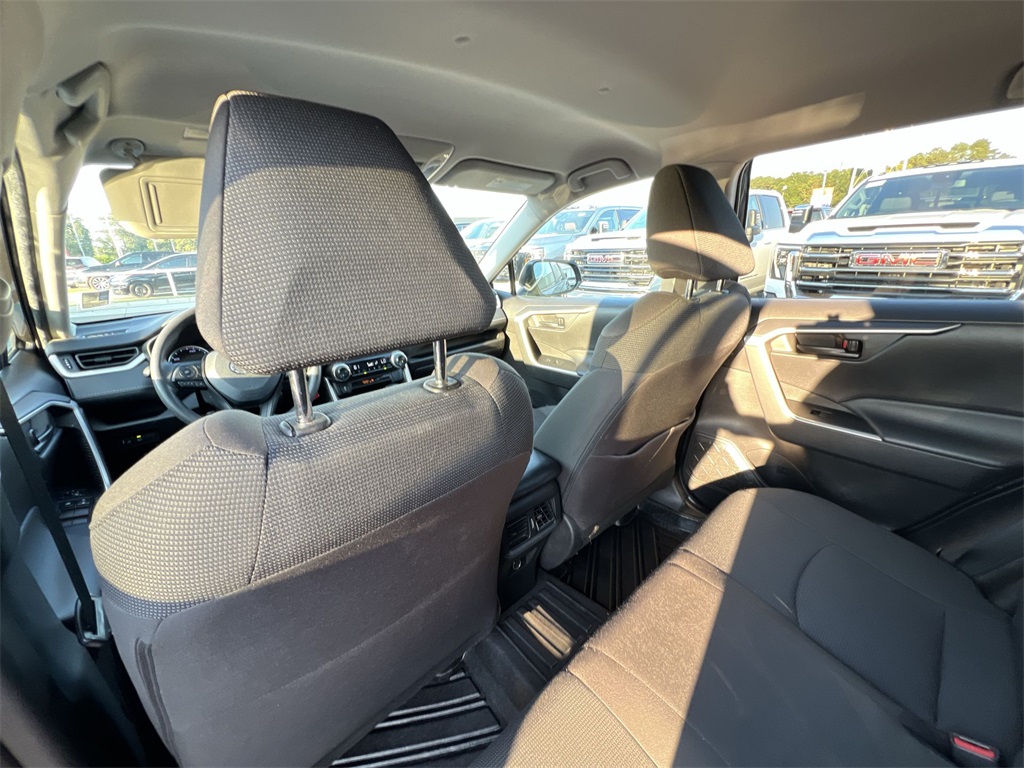 2022 Toyota RAV4 Hybrid LE photo 11