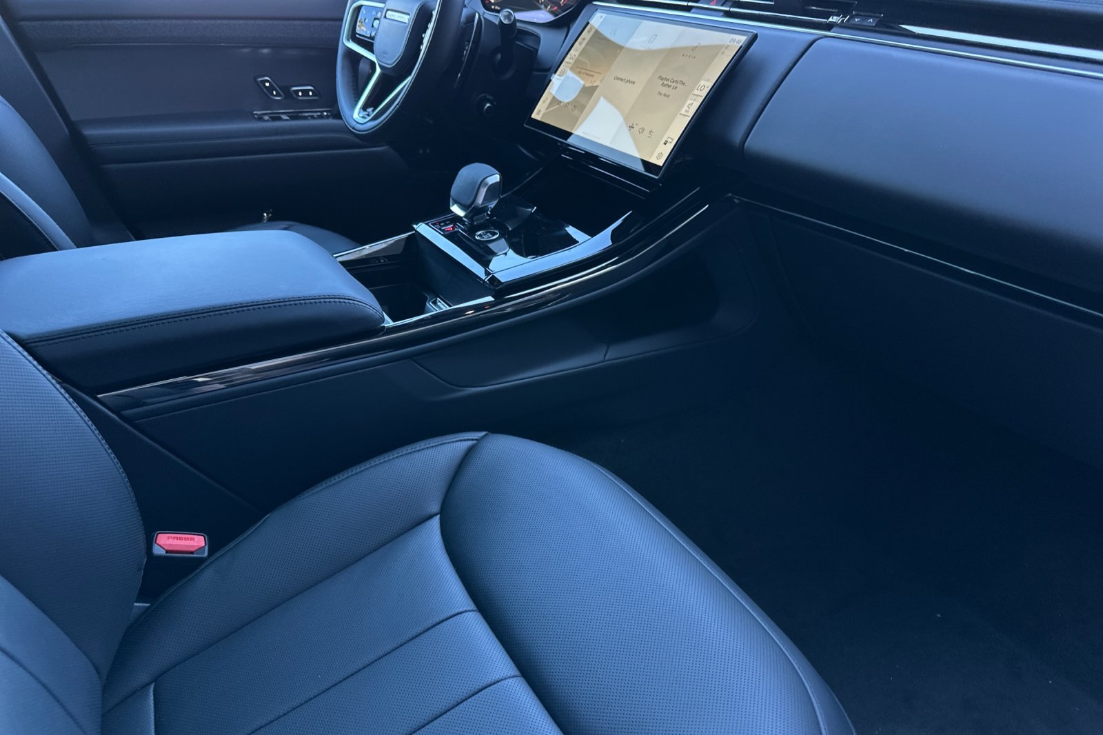 2025 Land Rover Range Rover Sport SE photo 17