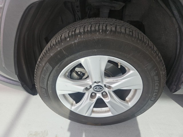 Used 2019 GRAY Toyota XLE image 22