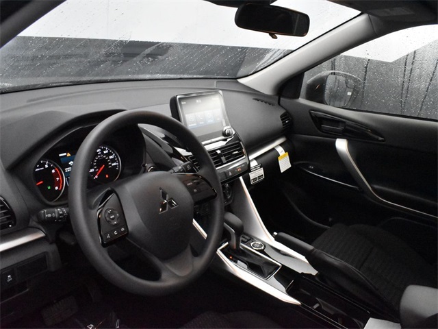 2025 Mitsubishi Eclipse Cross LE photo 3