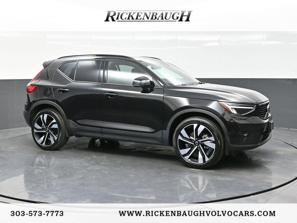 2025 Volvo XC40 Plus