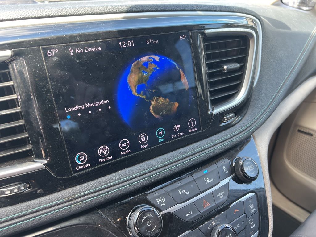 2018 Chrysler Pacifica Hybrid Limited photo 3