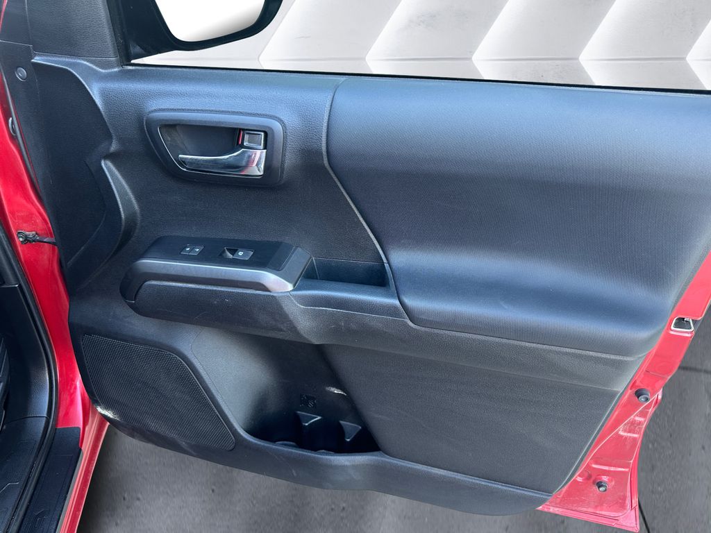 2021 Toyota Tacoma TRD Off-Road photo 15