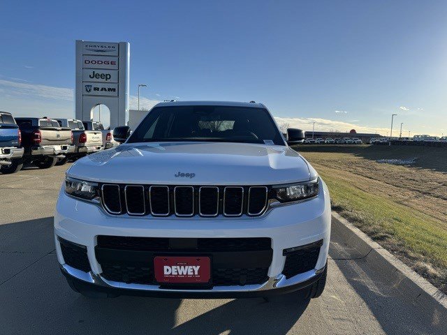 2025 Jeep Grand Cherokee Limited photo 2