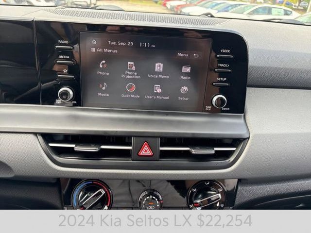 2024 Kia Seltos LX photo 10