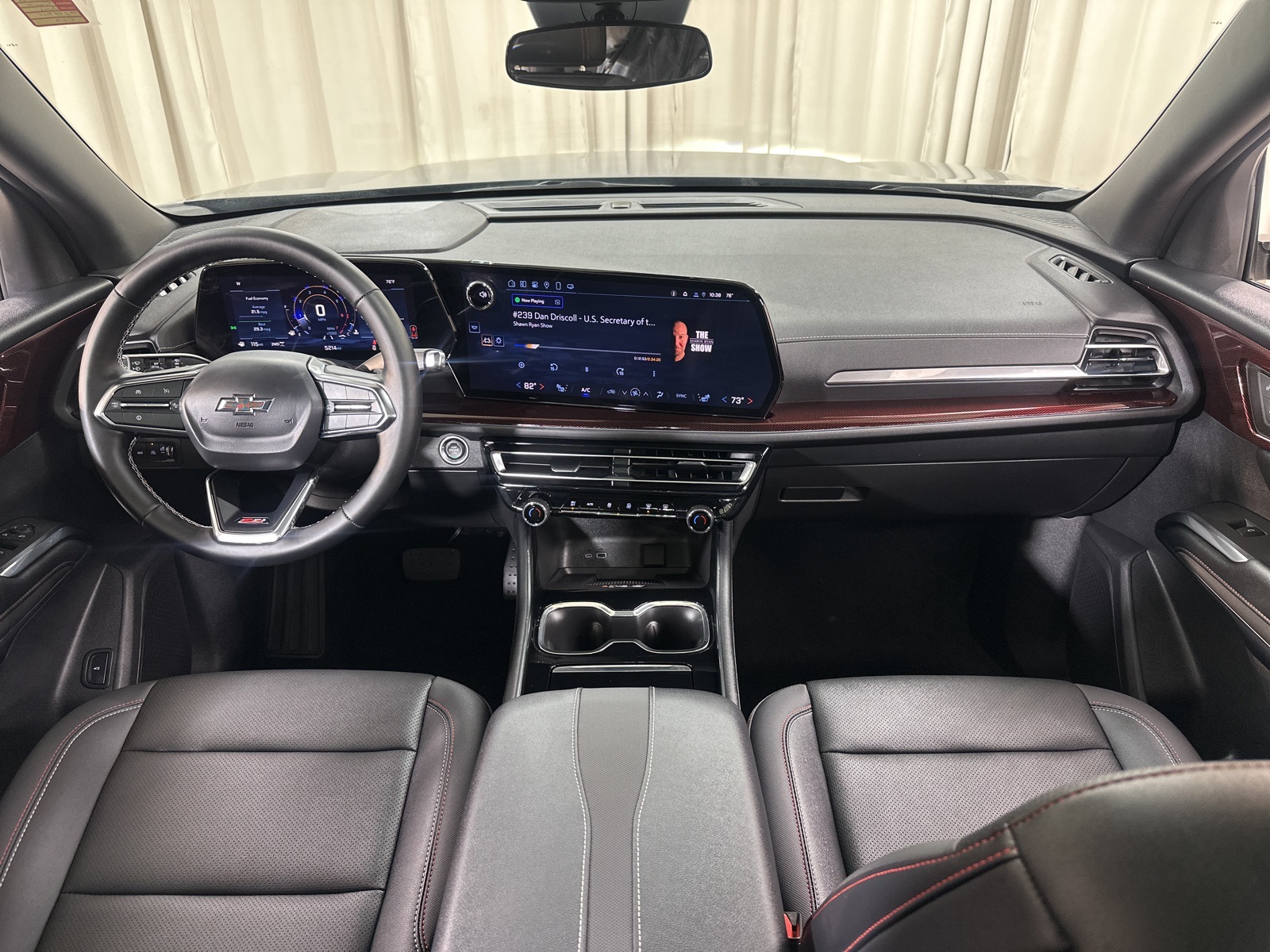 2025 Chevrolet Traverse Z71 photo 3