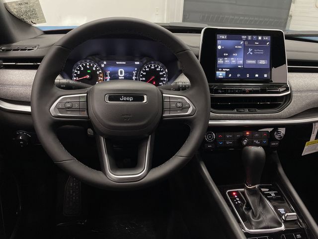 2025 Jeep Compass Latitude photo 5
