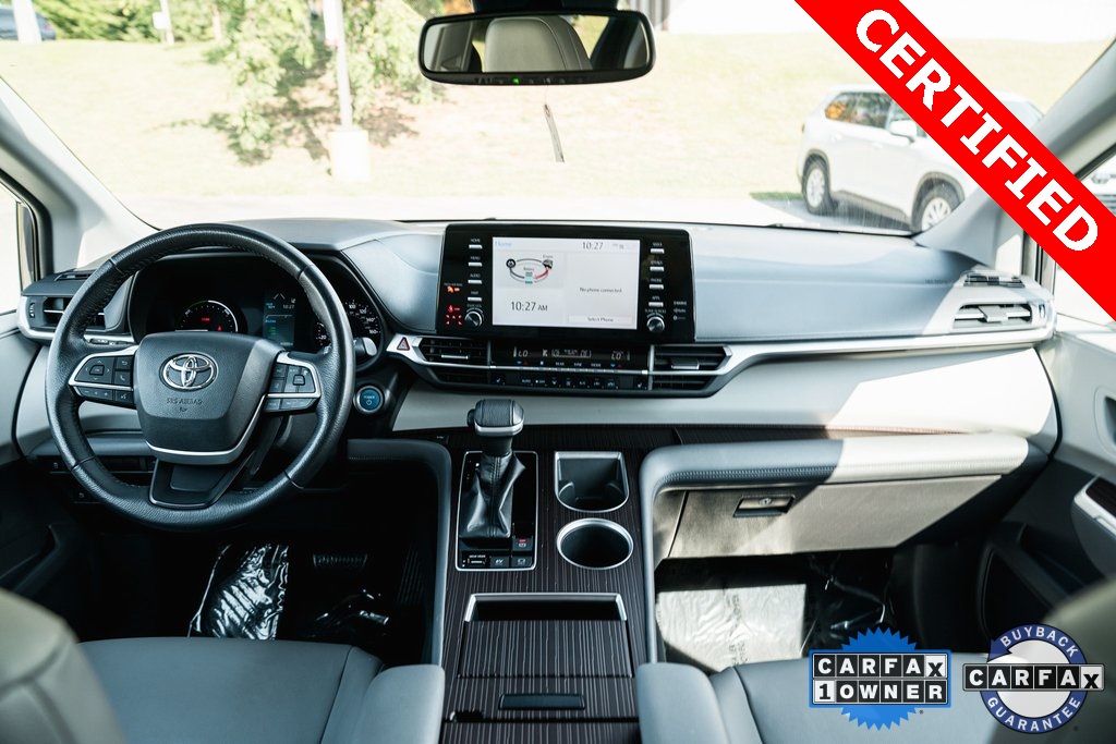 2021 Toyota Sienna XLE photo 12