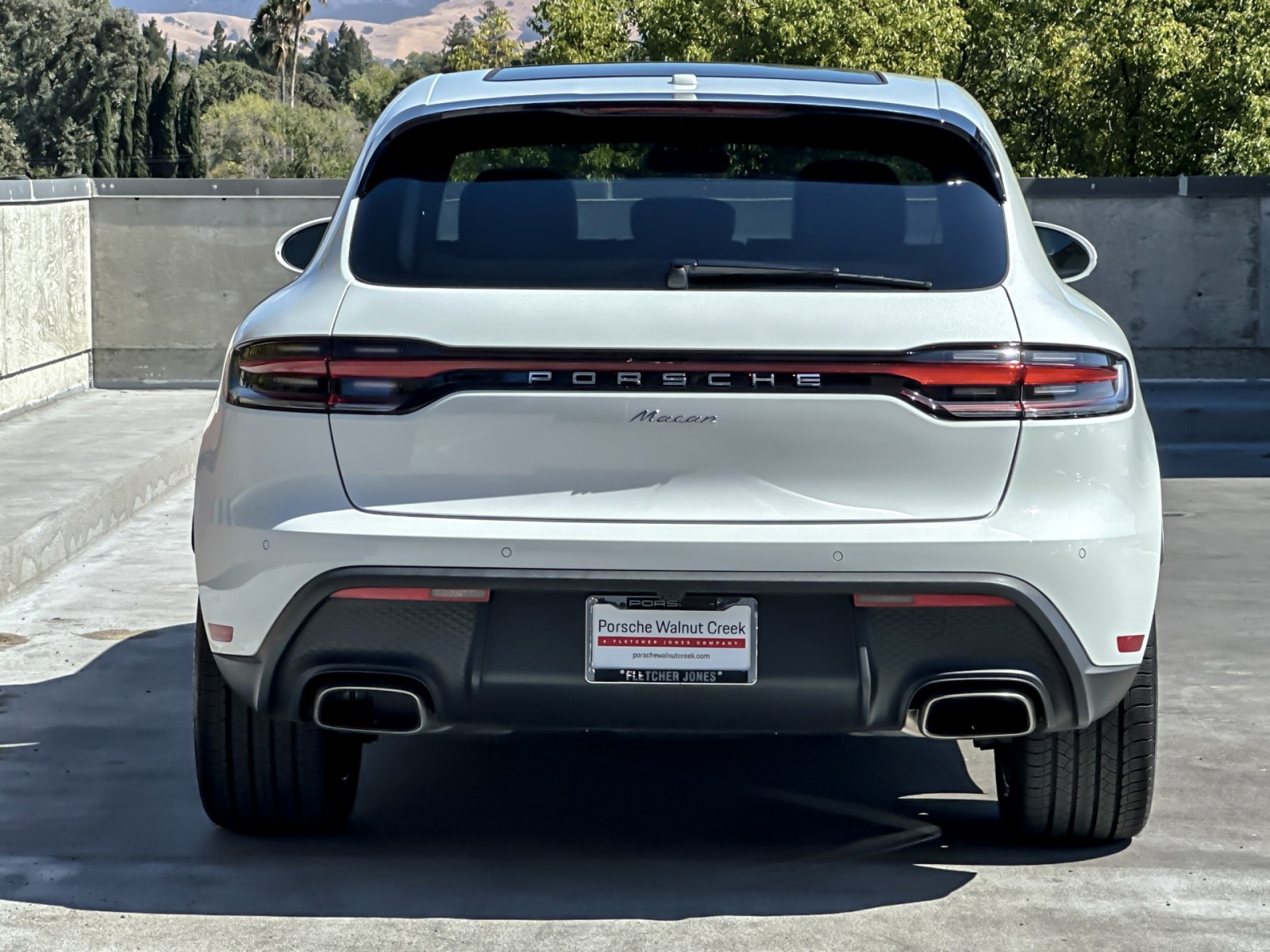 2025 Porsche Macan T photo 2