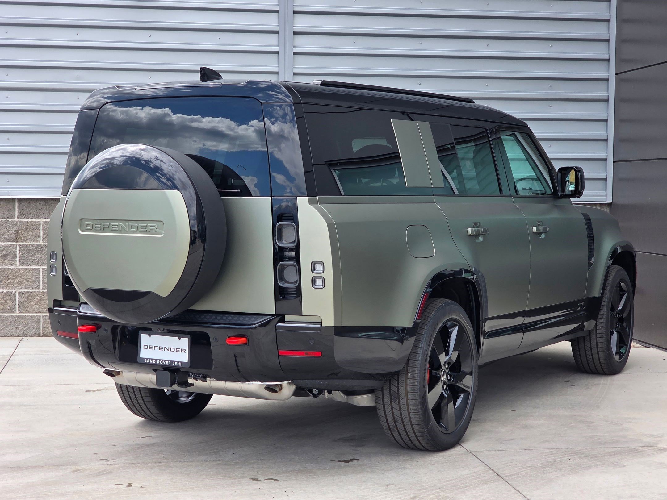 2025 Land Rover Defender 130 X photo 4