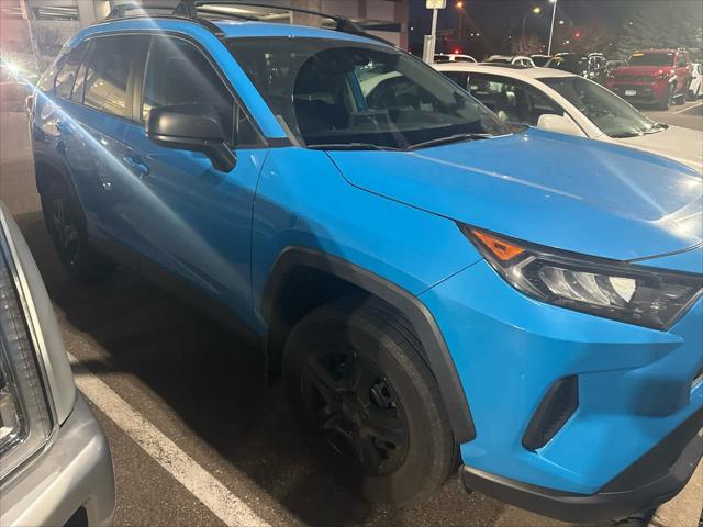 2019 Toyota RAV4 LE's photo