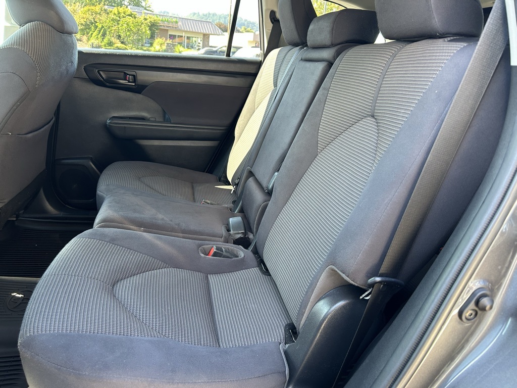 2022 Toyota Highlander L photo 24