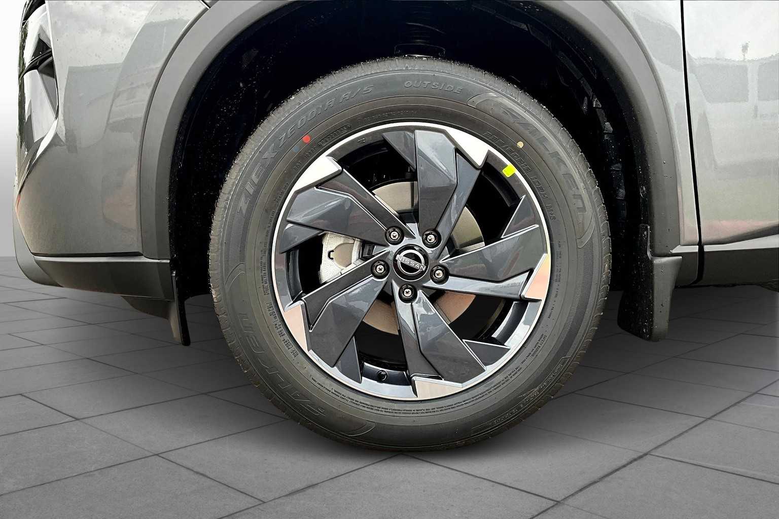 2025 Nissan Rogue SV photo 7