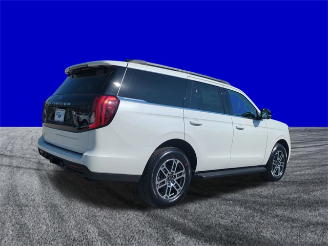 2025 Ford Expedition photo 2