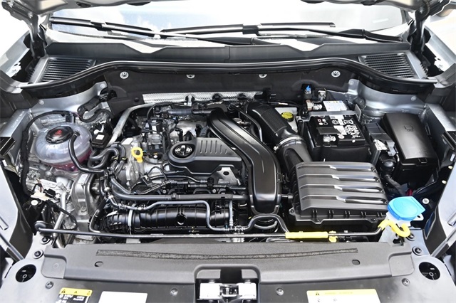 2024 Volkswagen Taos SE photo 2