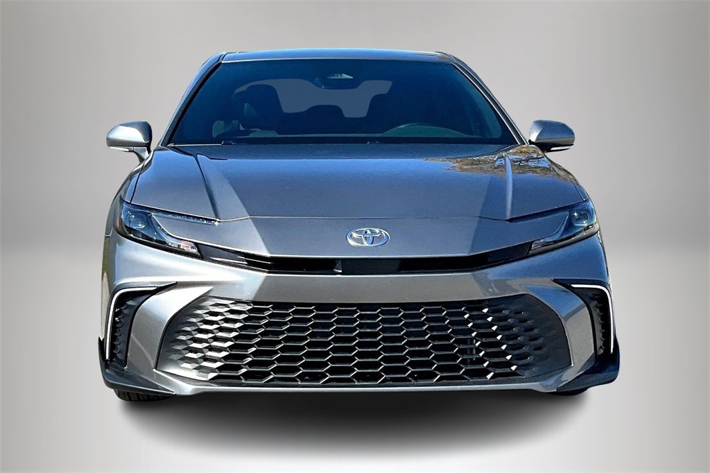 2025 Toyota Camry SE photo 3