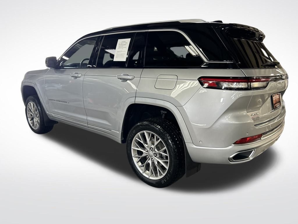 2024 Jeep Grand Cherokee Summit photo 3