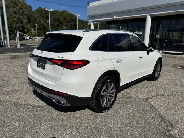 2025 Mercedes Benz GLC 300 4MATIC photo 3