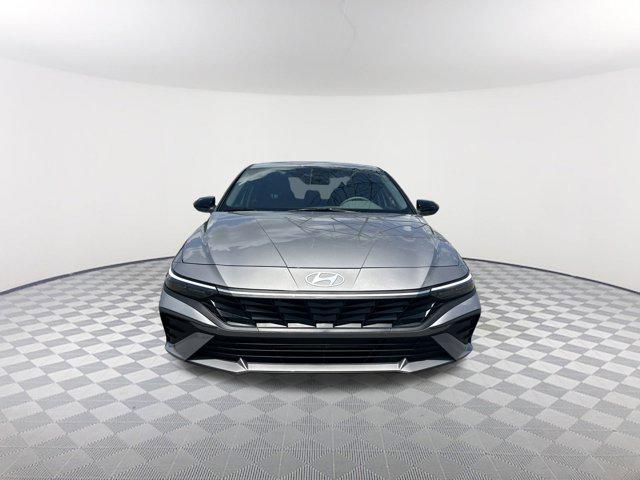 2025 Hyundai Elantra SEL Sport photo 2
