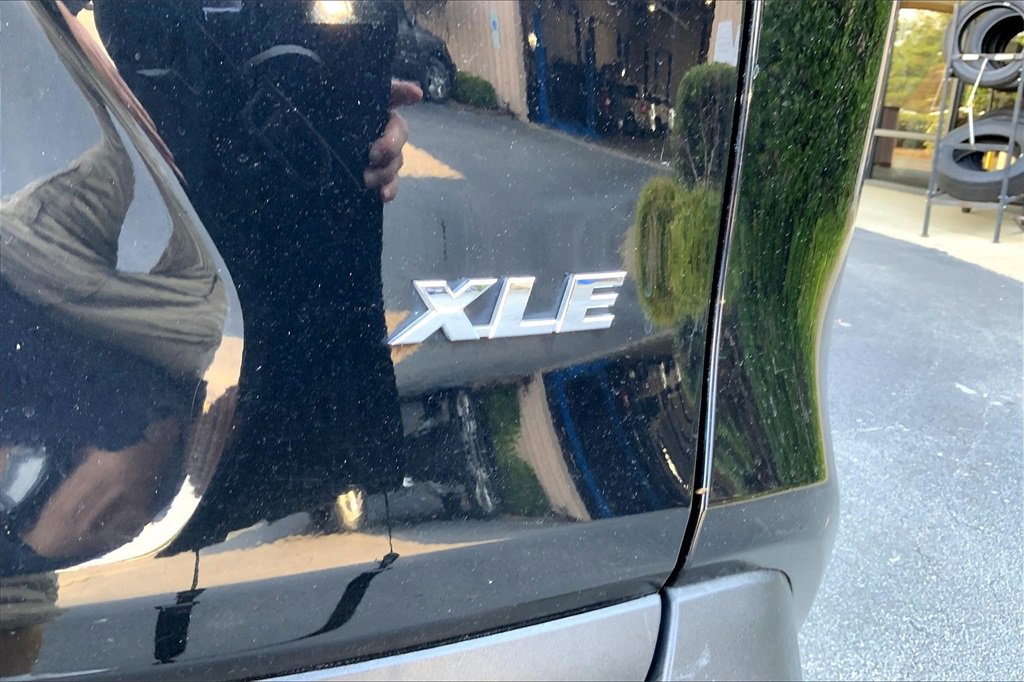 2021 Toyota RAV4 XLE photo 7