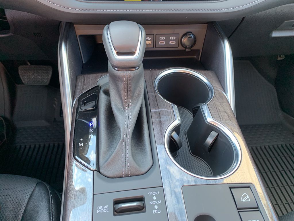 2025 Toyota Highlander Limited photo 22