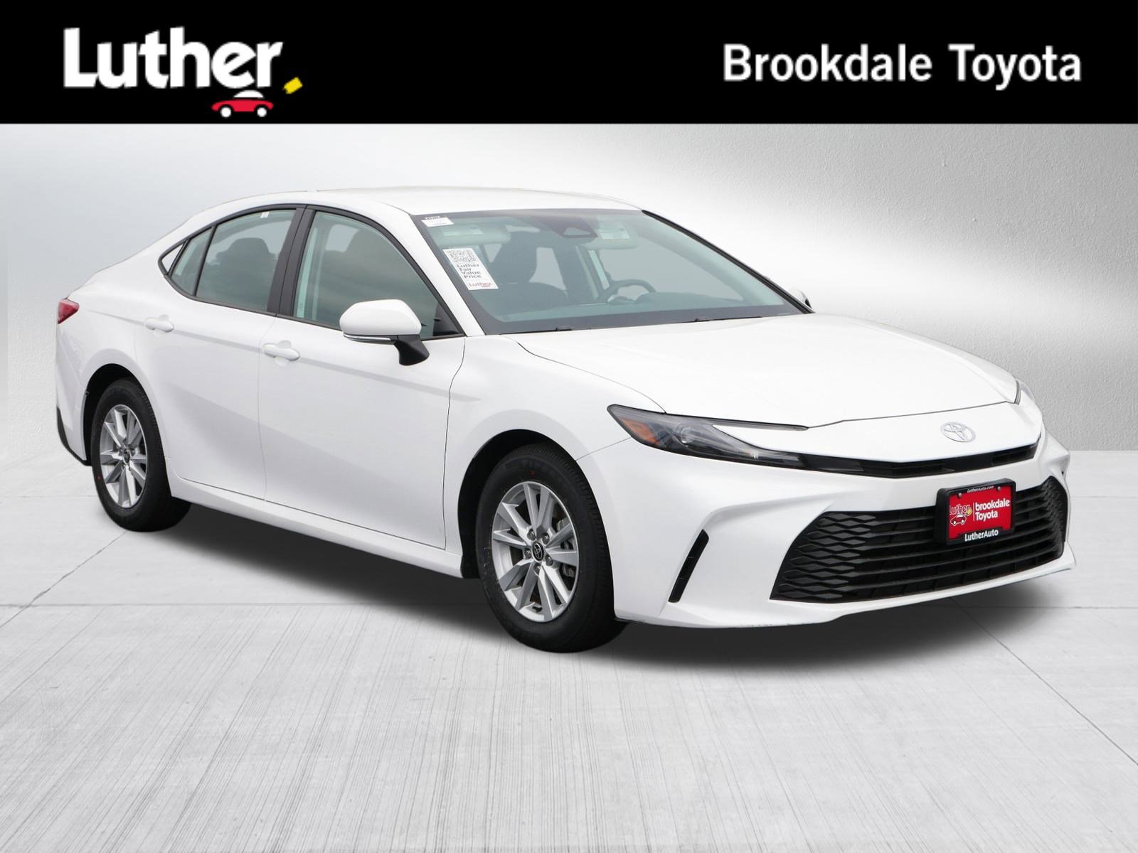 2025 Toyota Camry LE's photo