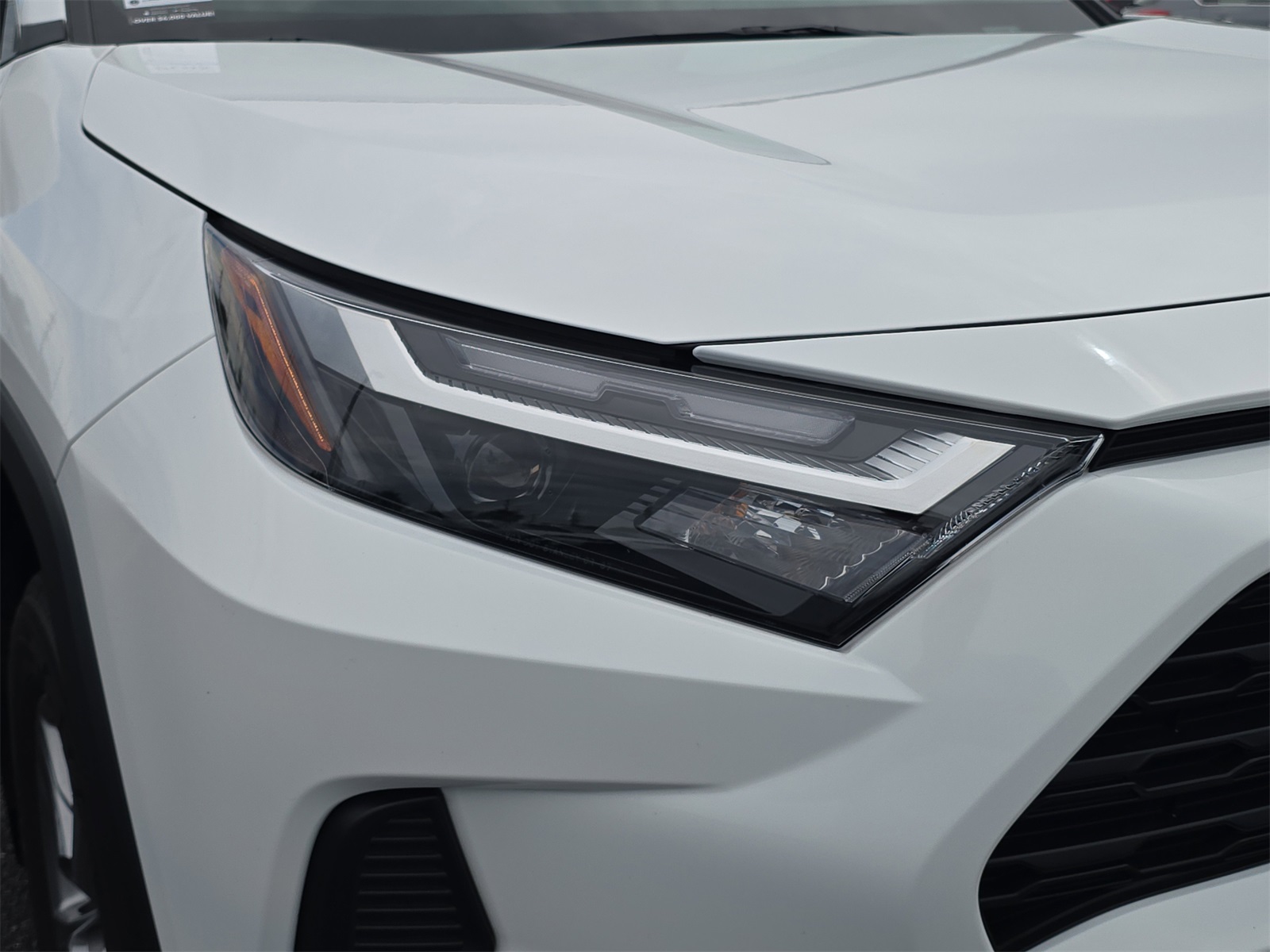 2024 Toyota RAV4 Hybrid XLE photo 7