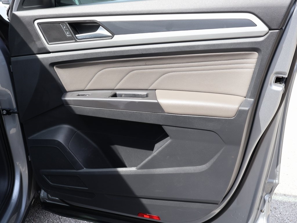 2023 Volkswagen Atlas Cross Sport V6 SEL R-Line photo 8