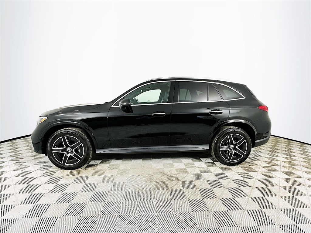 2025 Mercedes Benz GLC 300 4MATIC photo 4
