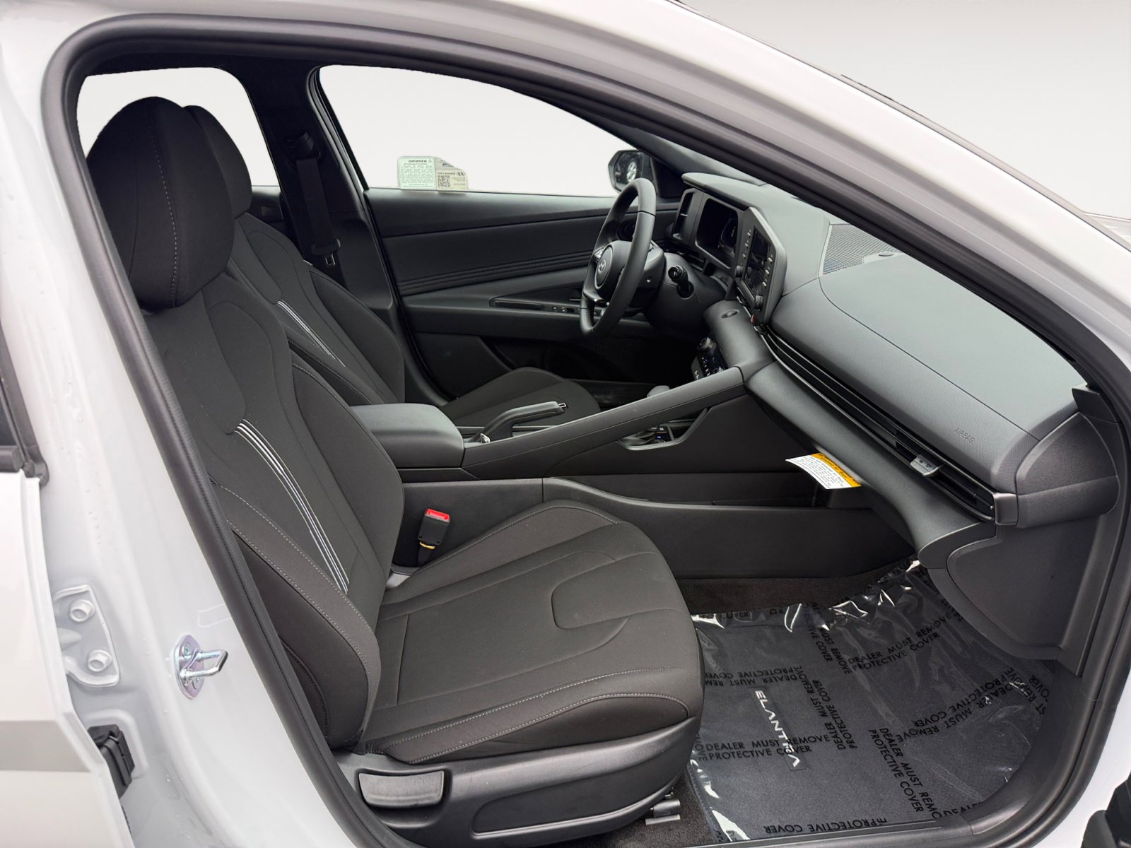 2025 Hyundai Elantra SEL Sport photo 19