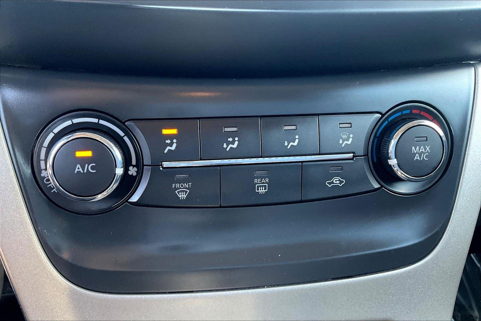 2015 Nissan Sentra SV photo 29