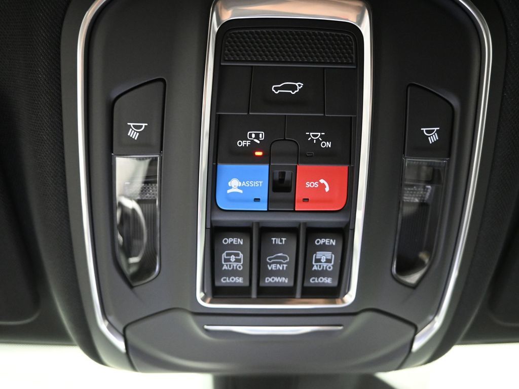 2025 Jeep Grand Cherokee Limited photo 16