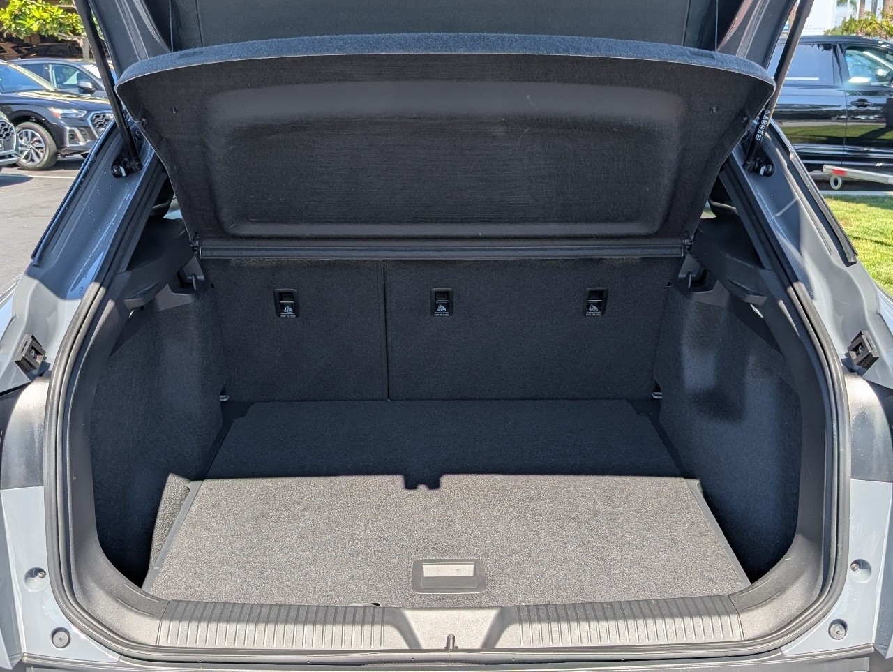 2023 Volkswagen ID.4 Pro photo 14