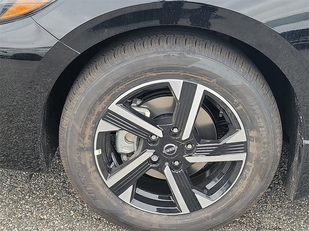 2025 Nissan Sentra SV photo 3